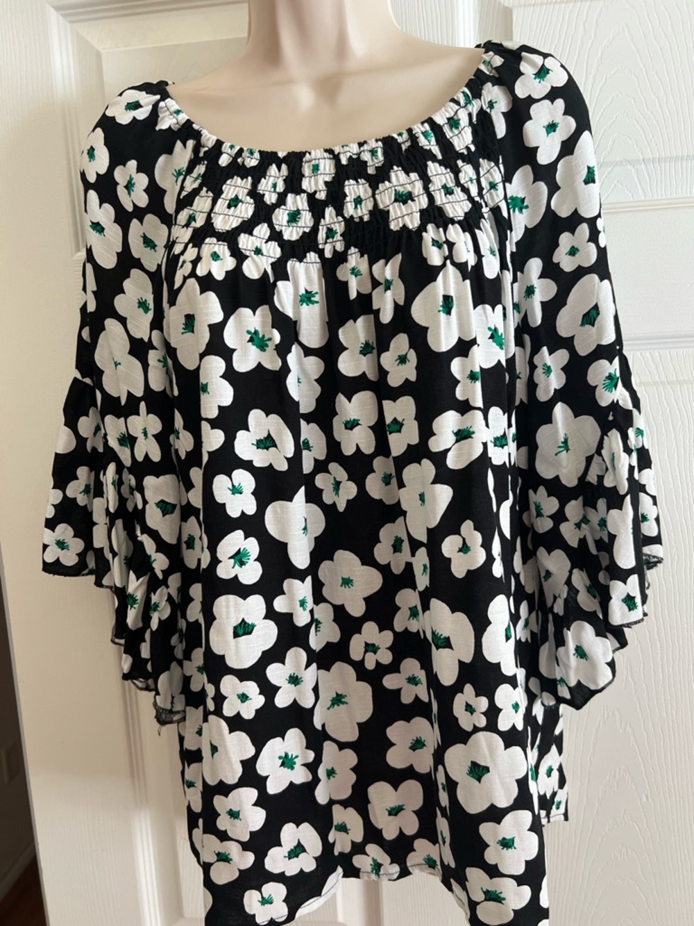 New With Tags  Cato Top Peasant Style Neck Bell Sleeves Black & White Floral